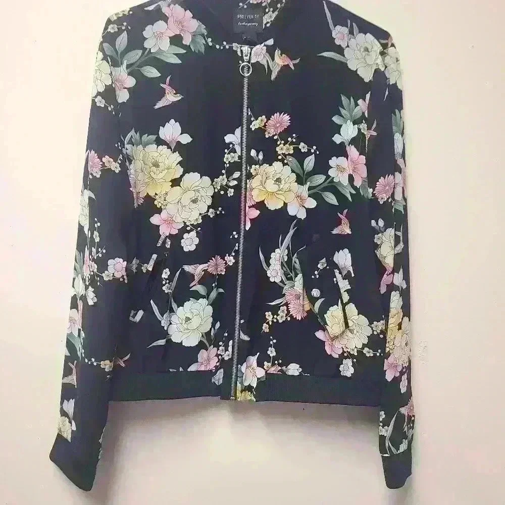 Forever 21 floral bomber jacket preowned - Picture 3 of 6